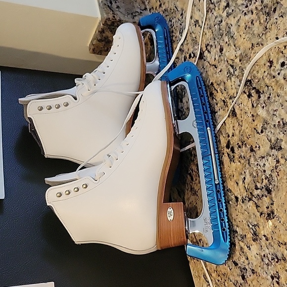Riedell Shoes Ladies Riedell Figure Skates With Blade Guards Poshmark